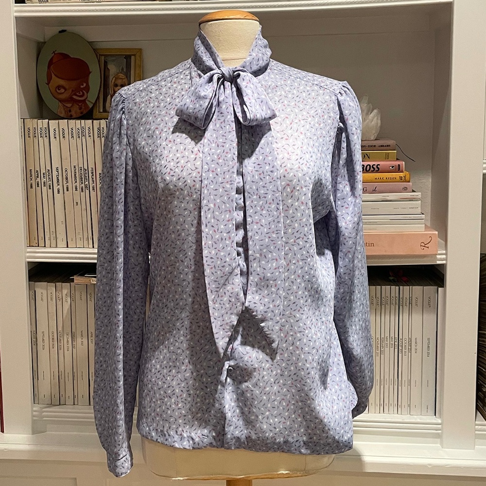 Vintage JANTZEN '70s  '80s Bow tie Blouse Top daytime light blue floral print